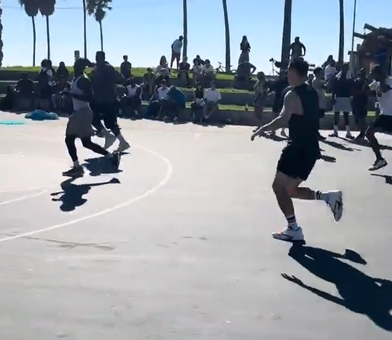 在旁边观赛 在旁边观赛