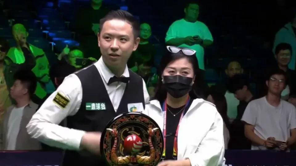 功卫冕斯诺, 他的对手是, 他零封对手