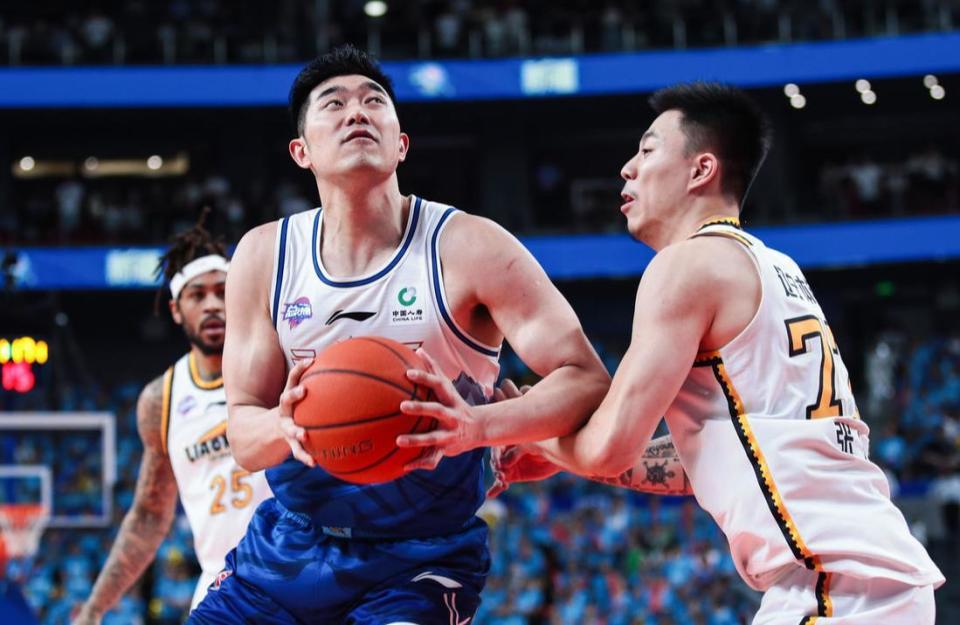 冠希两大核, 初为了得到, 后卫线一直 冠希两大核, 初为了得到, 后卫线一直